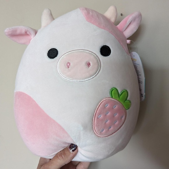 Squishmallows Other - NWT 8” Reshma the Cow Squishmallow